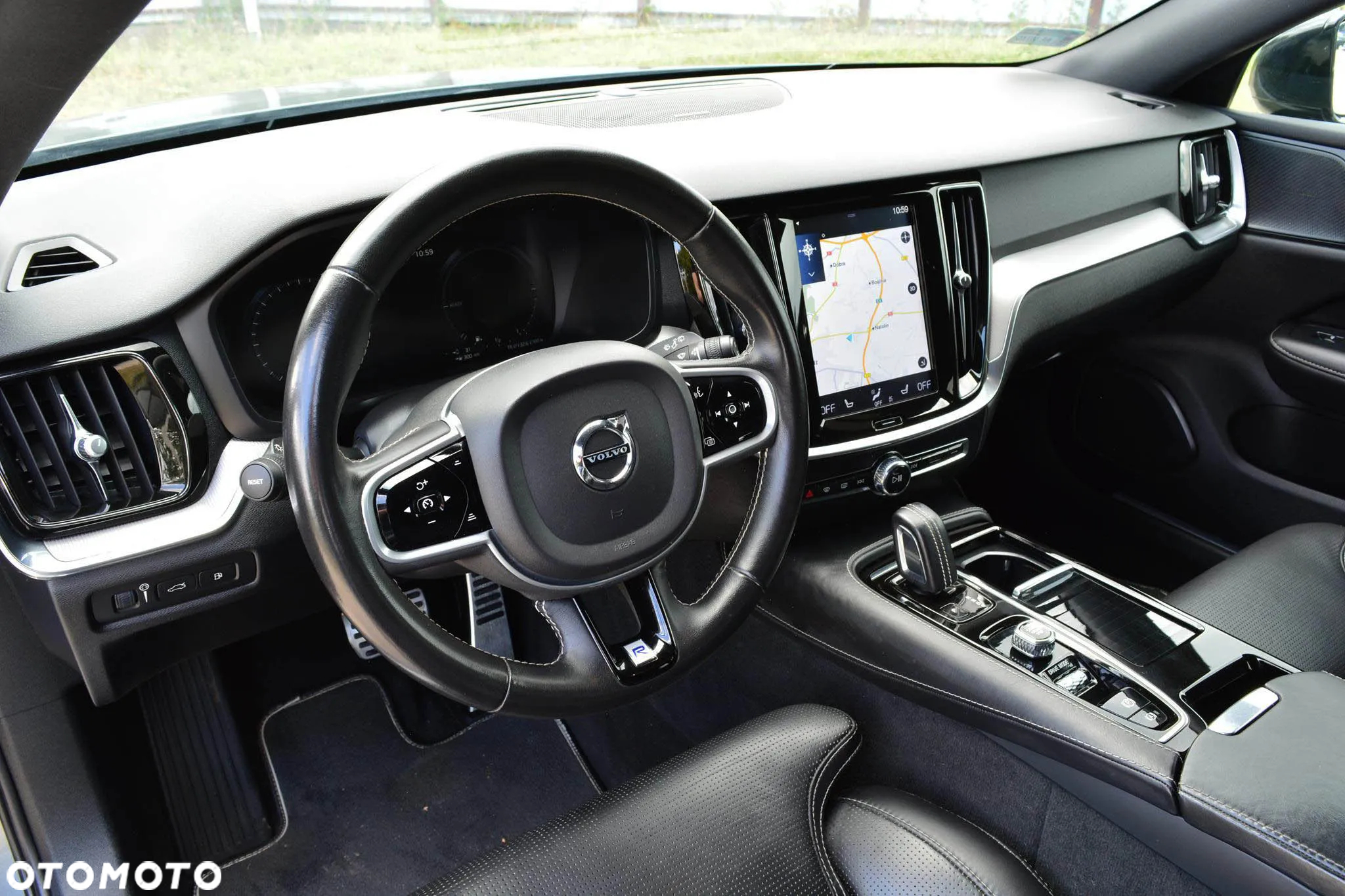 Volvo V60 T8 AWD Plug-In Hybrid R-Design - 14