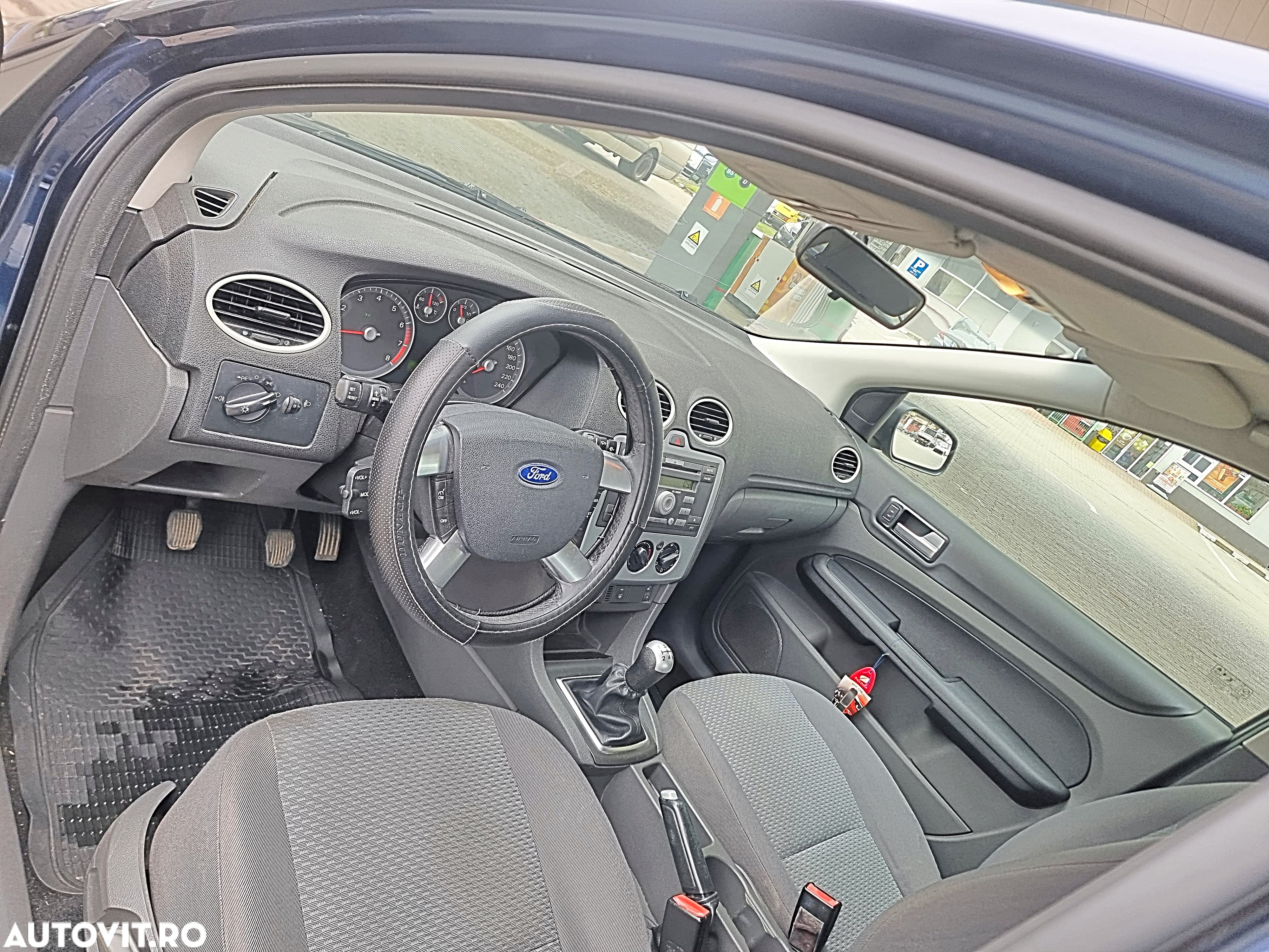 Ford Focus 1.4i Ambiente - 5