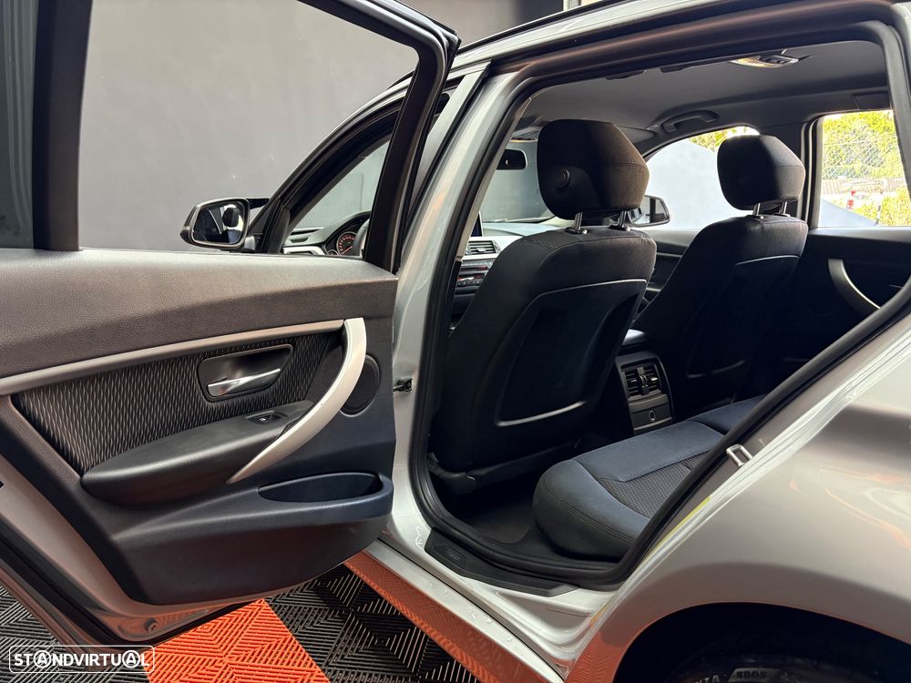 BMW 320 d Touring Aut. Sport Line - 40
