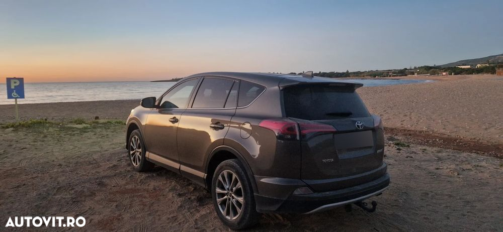 Toyota RAV4 - 10