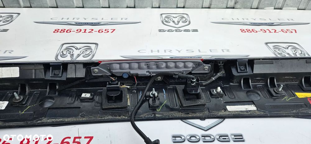 Chrysler Pacifica 2016- Spojler klapy bagażnika Lotka Daszek Światło stop KOLOR PBX - 9