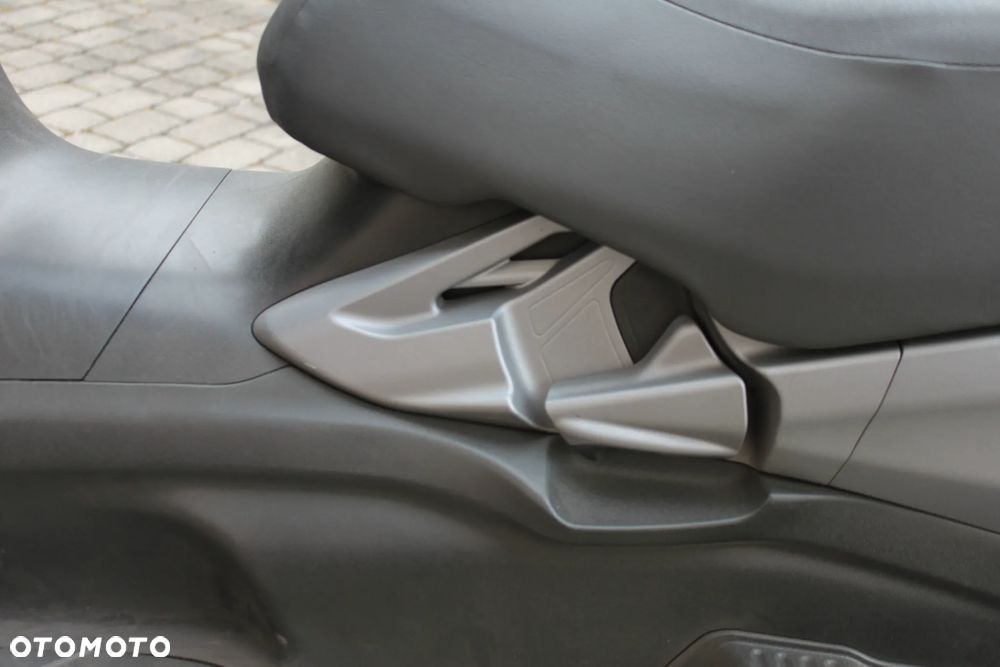 Suzuki Burgman - 18
