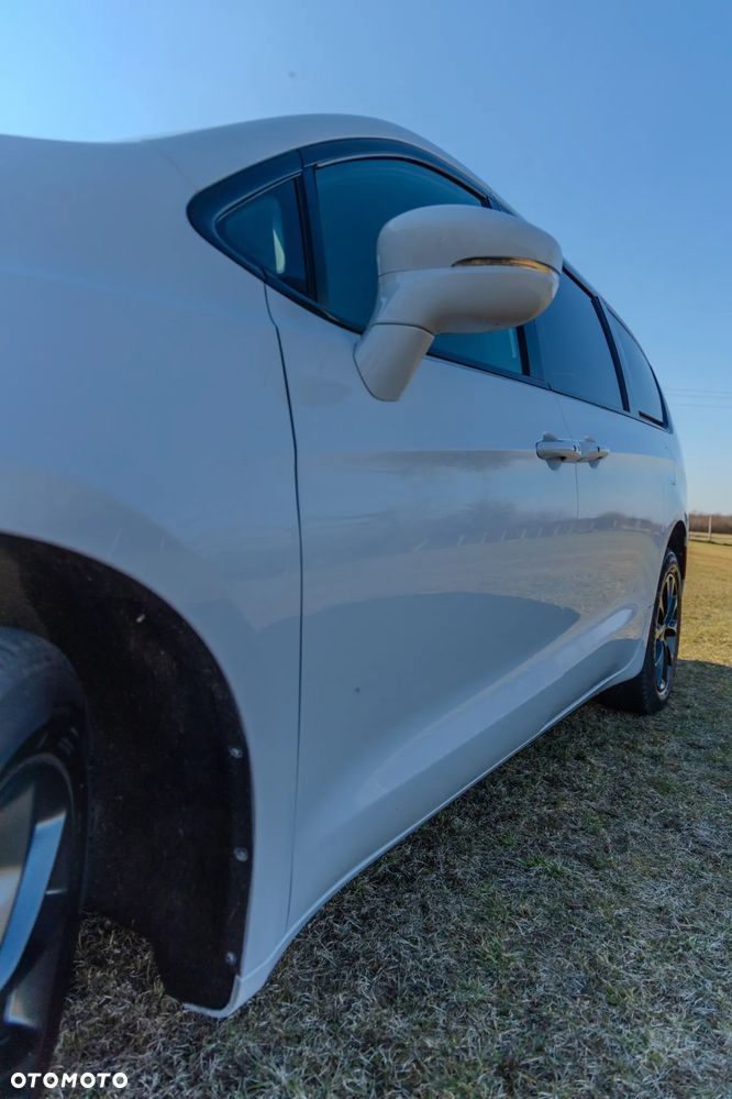 Chrysler Pacifica - 8