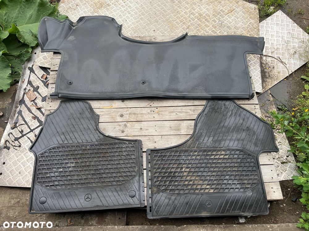 Dywaniki gumowe Mercedes Sprinter W910 W907