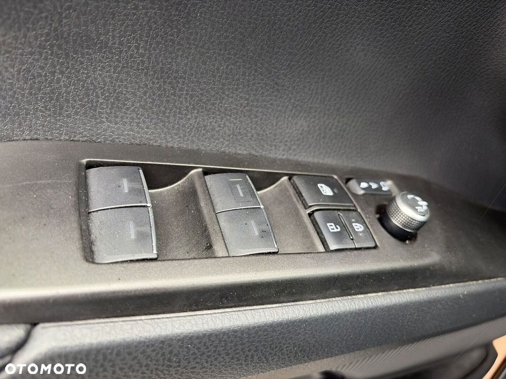 Toyota Camry - 23