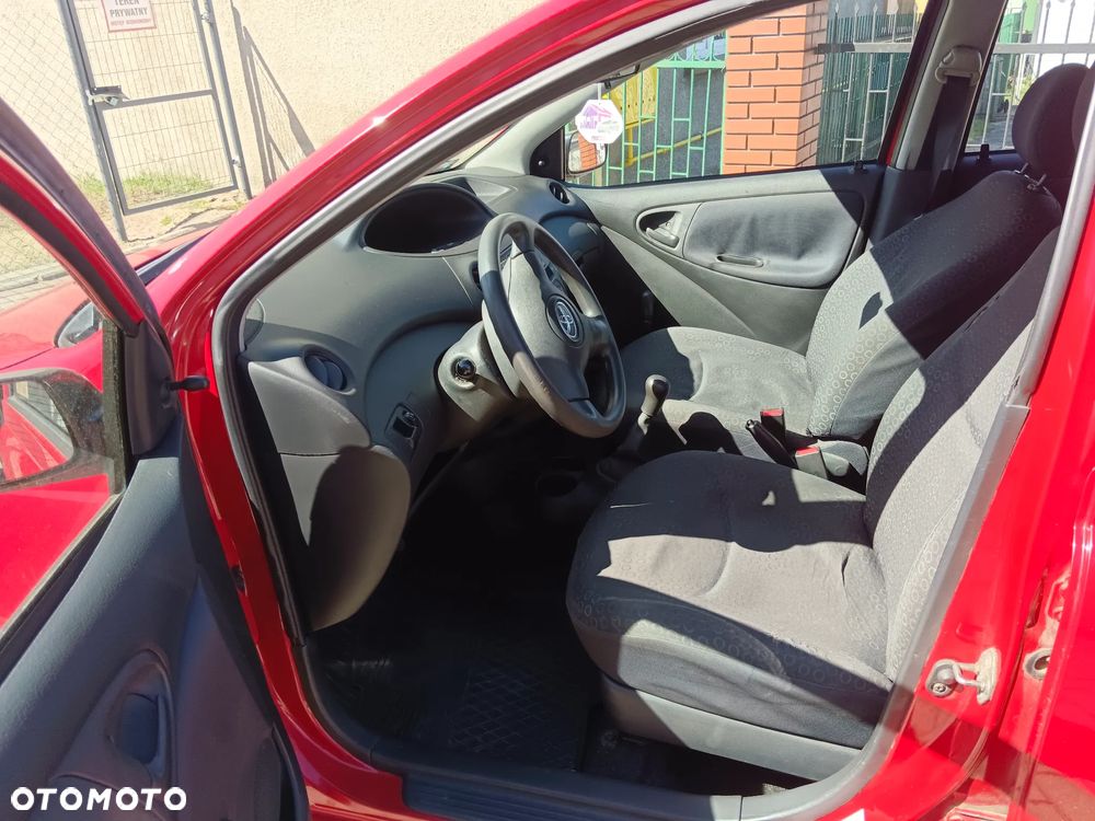 Toyota Yaris 1.0 Base - 9