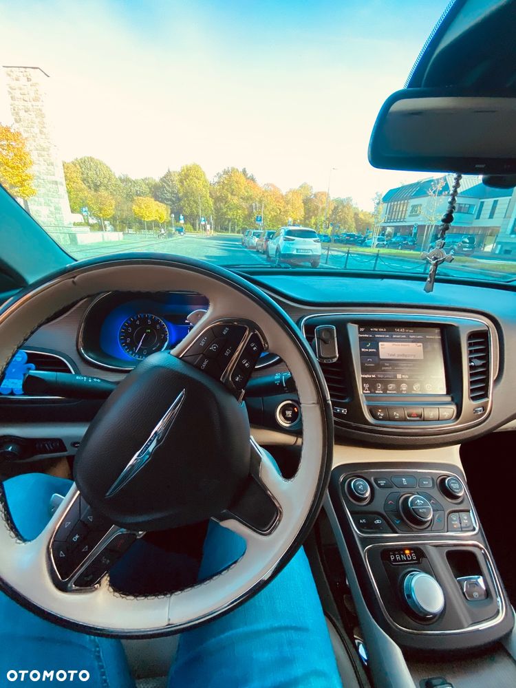 Chrysler 200 - 8