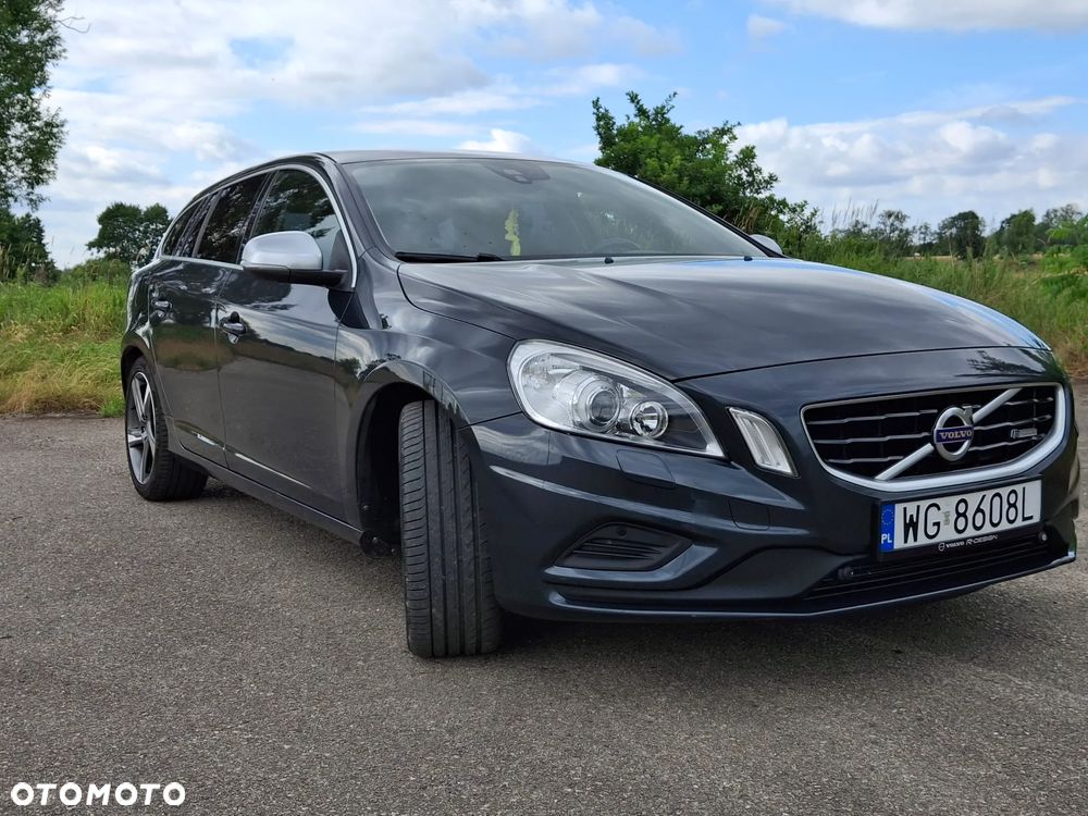 Volvo V60 D3 R-Design - 2