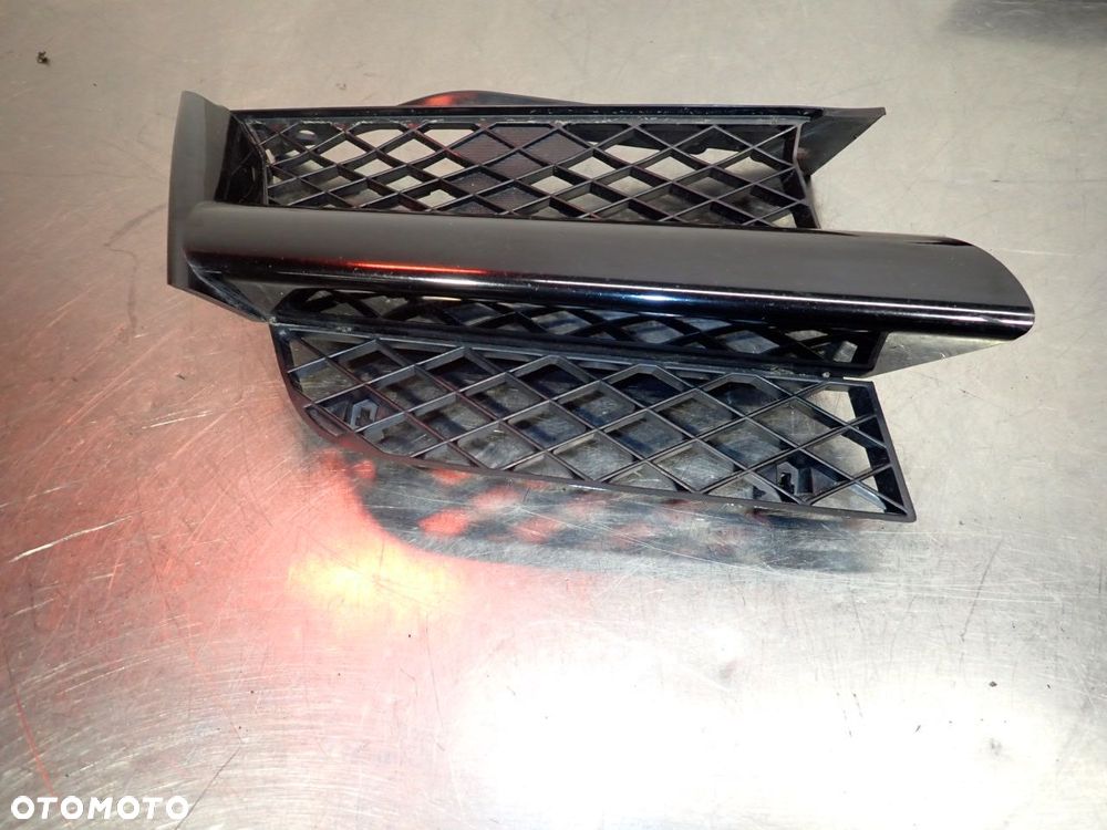 KRATKA ZDERZAKA PRAWA GRILL MITSUBISHI OUTLANDER I - 2