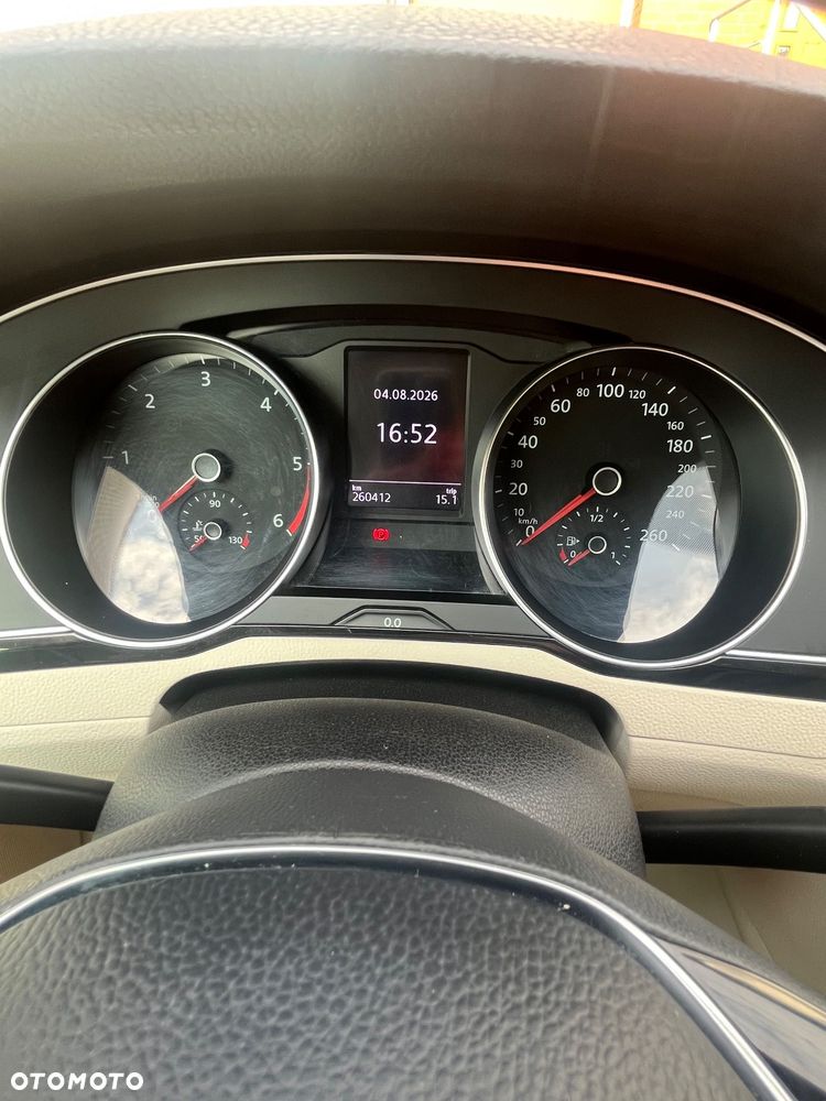 Volkswagen Passat 1.6 TDI SCR DSG - 13