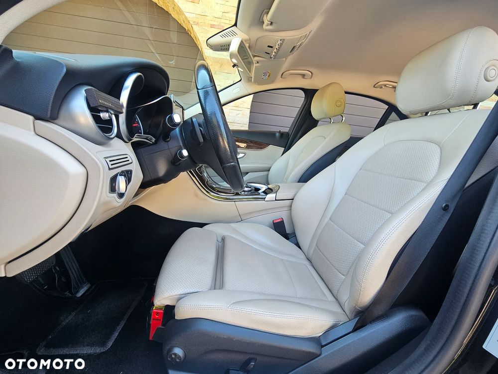 Mercedes-Benz Klasa C 200 4-Matic 9G-TRONIC - 32