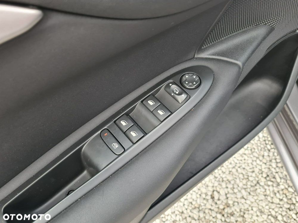 Citroën C4 PureTech 130 Stop&Start EAT8 SHINE - 27