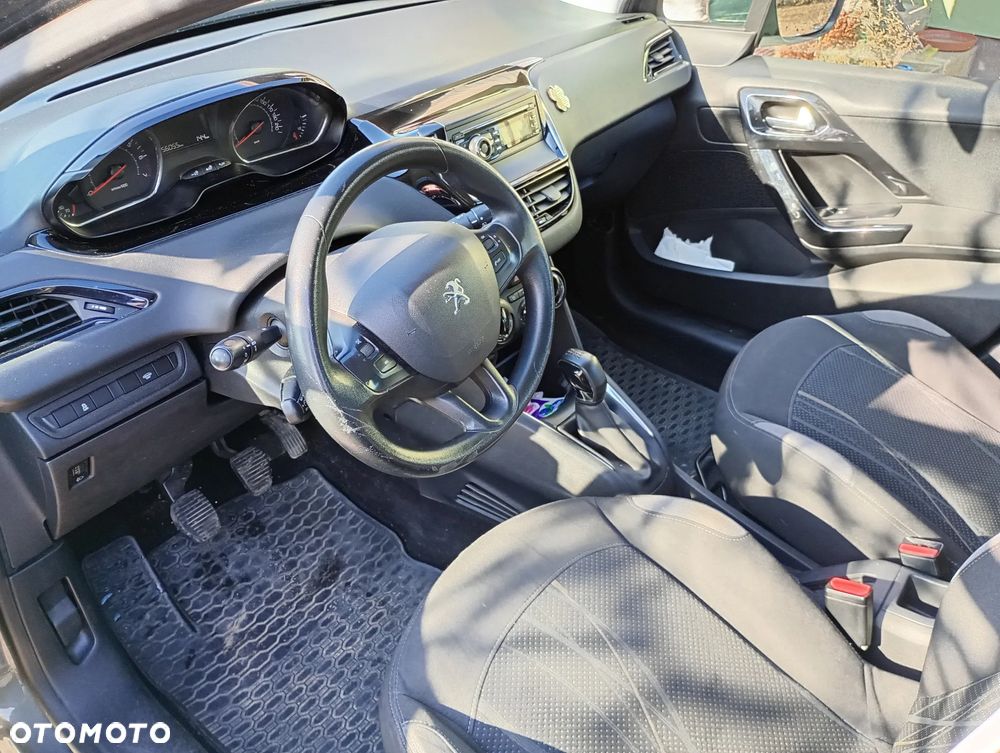 Peugeot 208 - 7