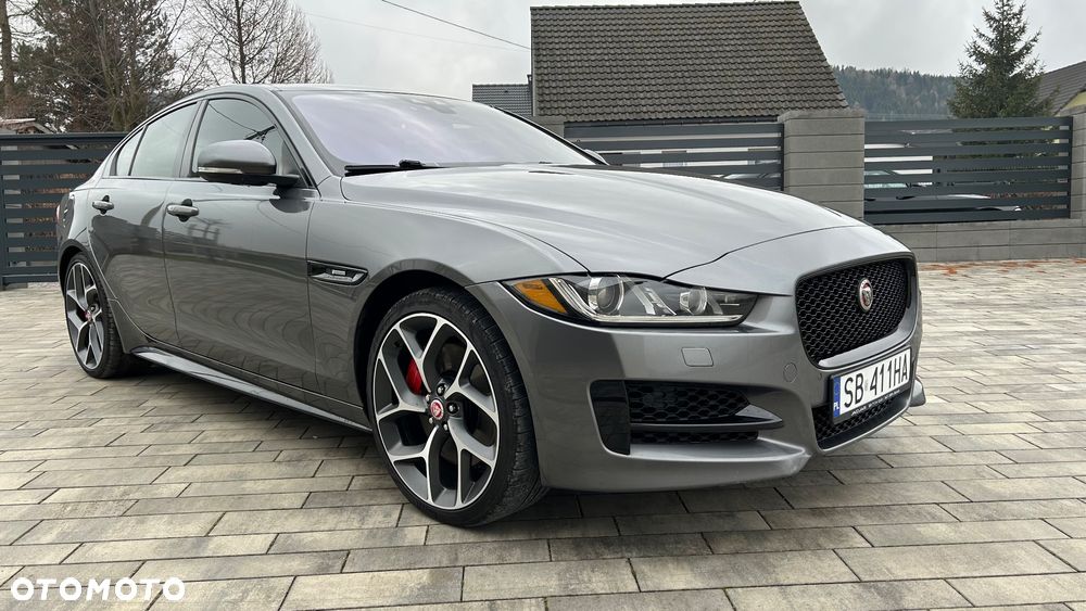 Jaguar XE - 16