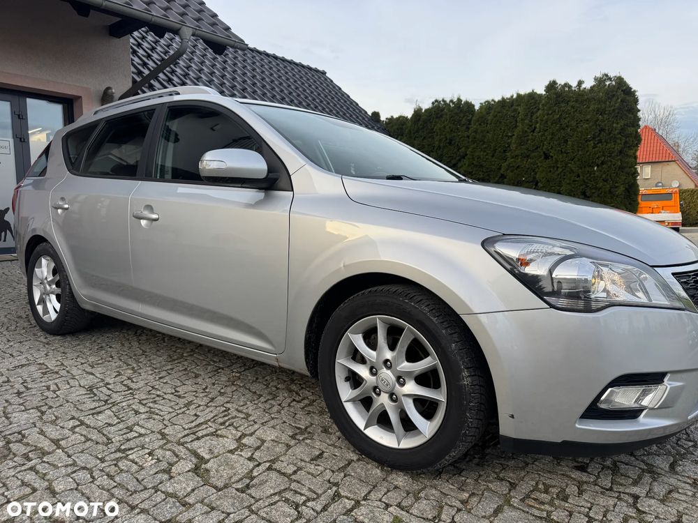 Kia Ceed 1.6 CVVT SW Dream-Team Edition - 11