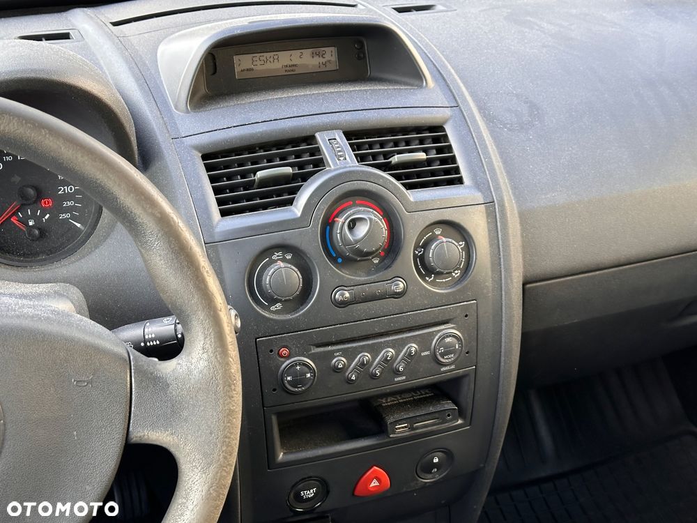 Renault Megane 1.6 Dynamique - 8