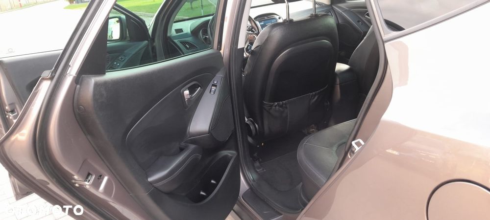 Hyundai ix35 1.7 CRDi 2WD blue Finale Gold - 26