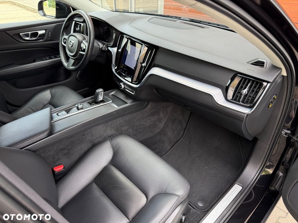 Volvo V60 B3 B DKG Momentum Pro - 25