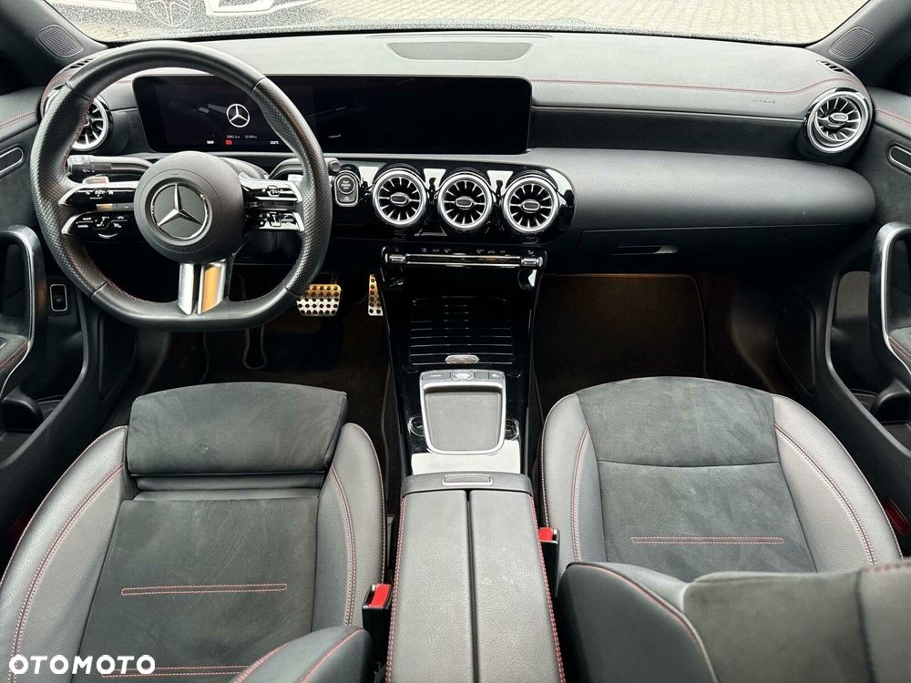 Mercedes-Benz CLA 200 AMG Line 7G-DCT - 18