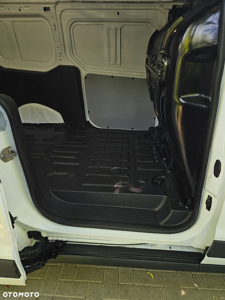 Ford Transit Connect - 17