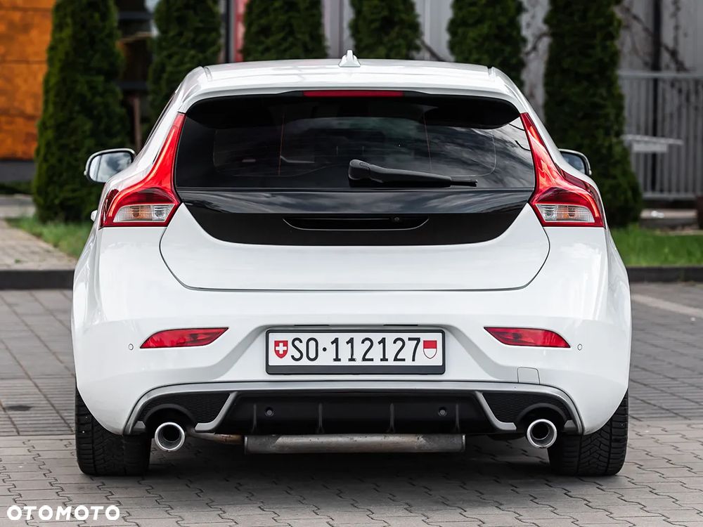 Volvo V40 T4 R-Design - 11