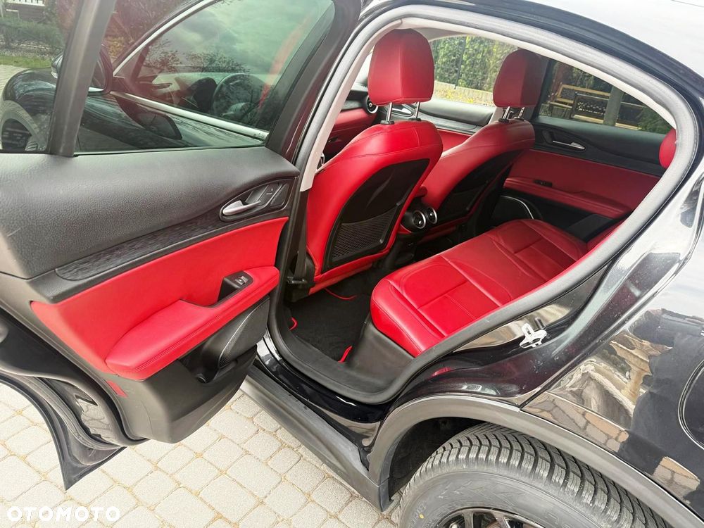 Alfa Romeo Stelvio - 11