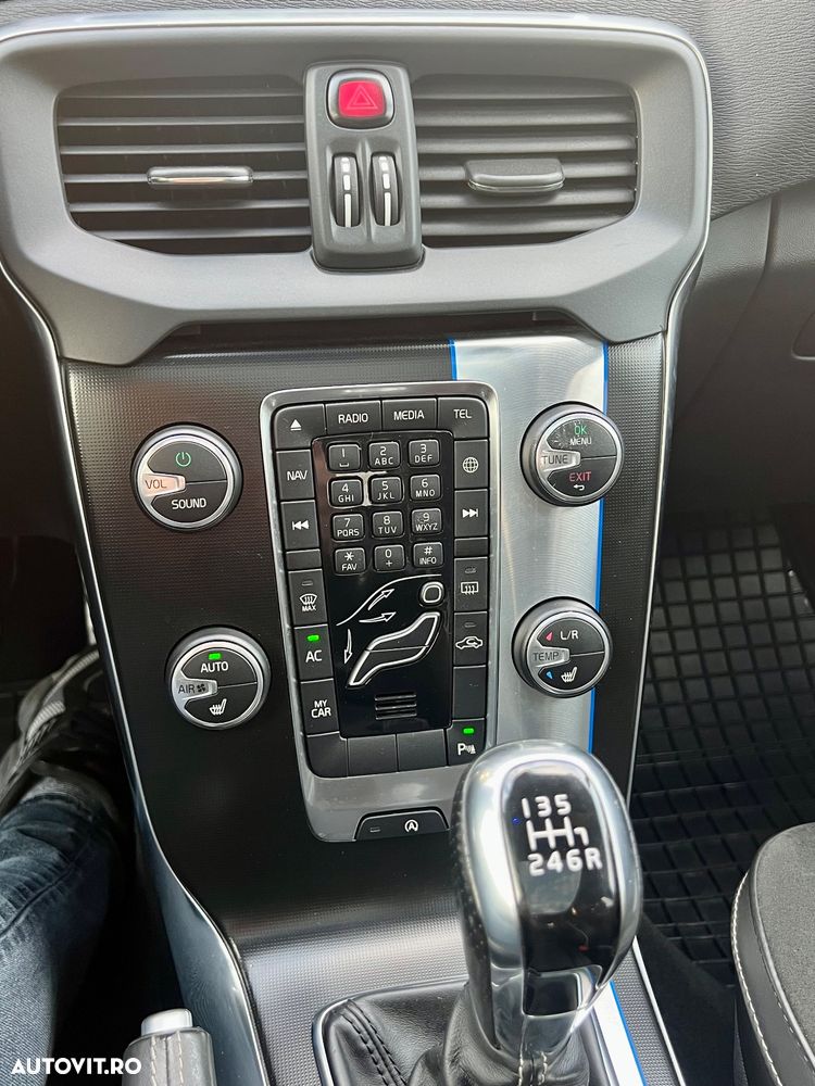 Volvo V40 D3 R-Design - 19