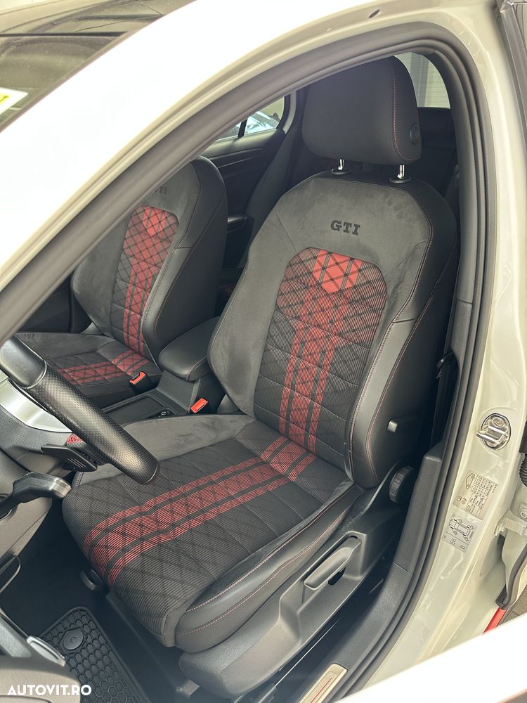 Volkswagen Golf - 8