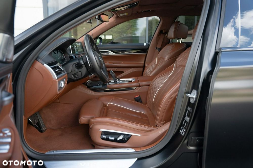 BMW Seria 7 M760Li xDrive - 16