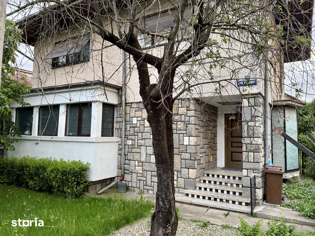 Apartament cu garaj, grădină, aer conditionat și centrală proprie — fotografia 2