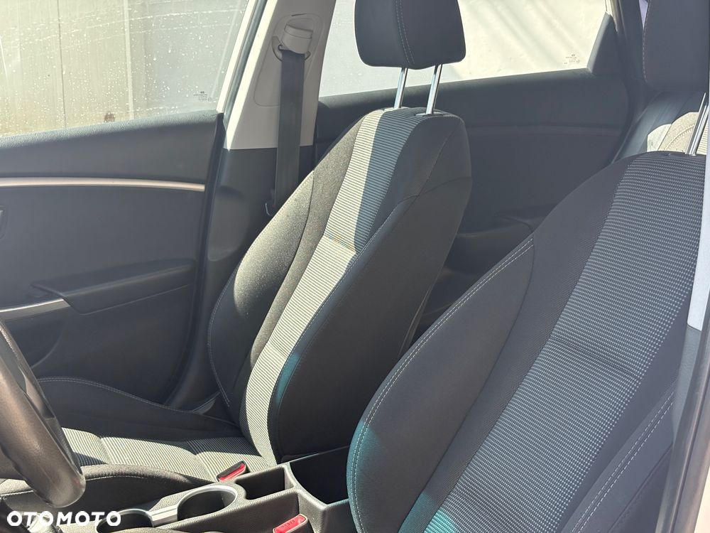 Hyundai i30 1.6 Premium - 13