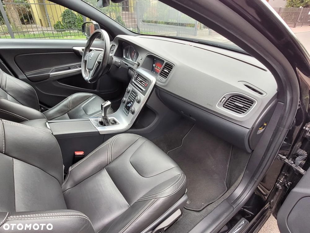 Volvo S60 D3 Linje Svart - 23