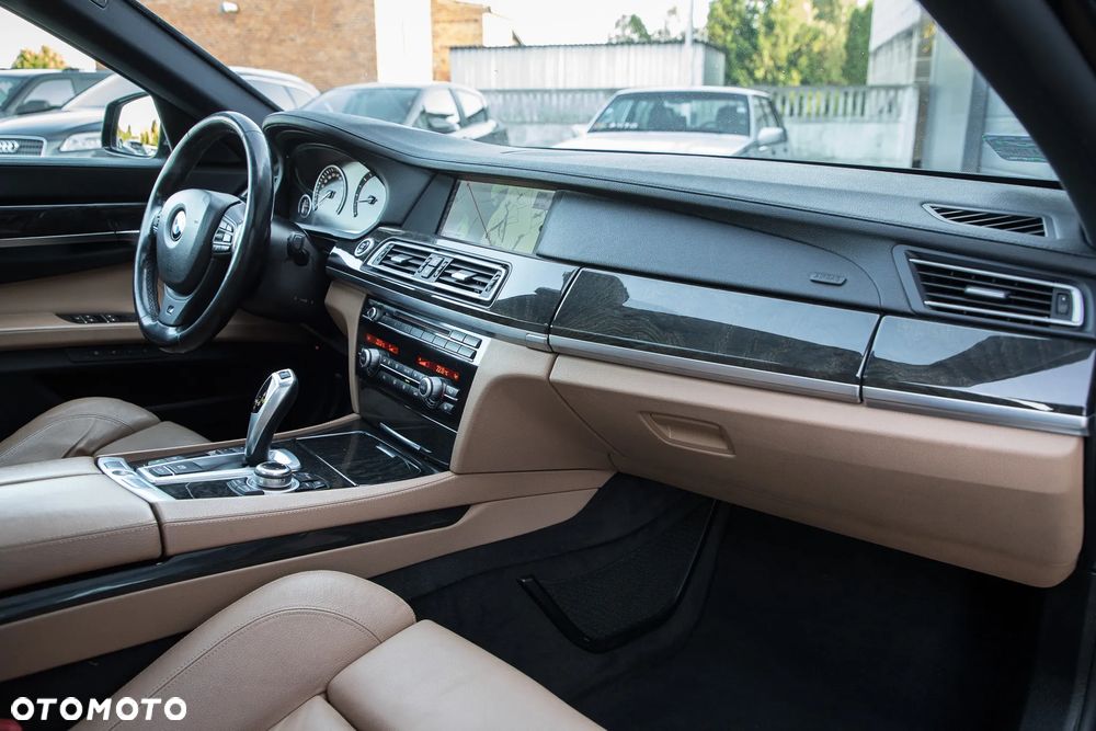 BMW Seria 7 740d xDrive - 31