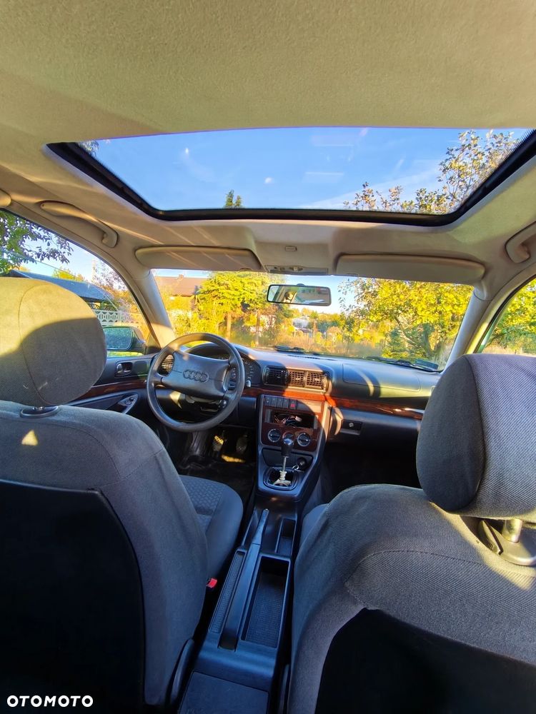 Audi A4 Limousine - 4