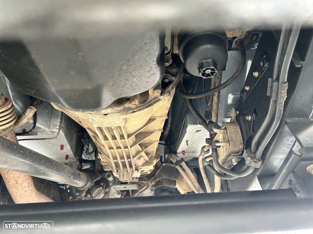 Land Rover Defender 90 2.4 CRD S - 29
