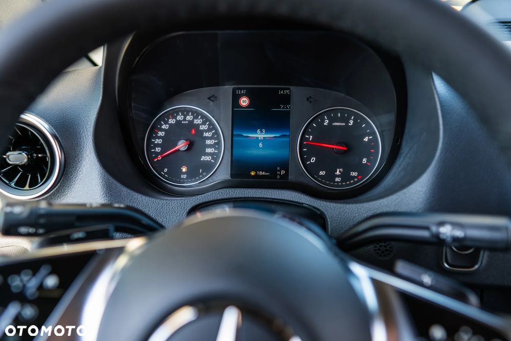 Mercedes-Benz Sprinter - 13