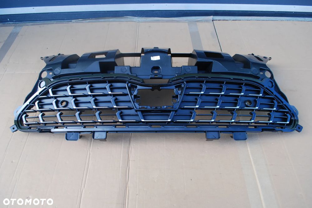 ATRAPA GRILL TOYOTA YARIS CROSS BARDZO ŁADNY