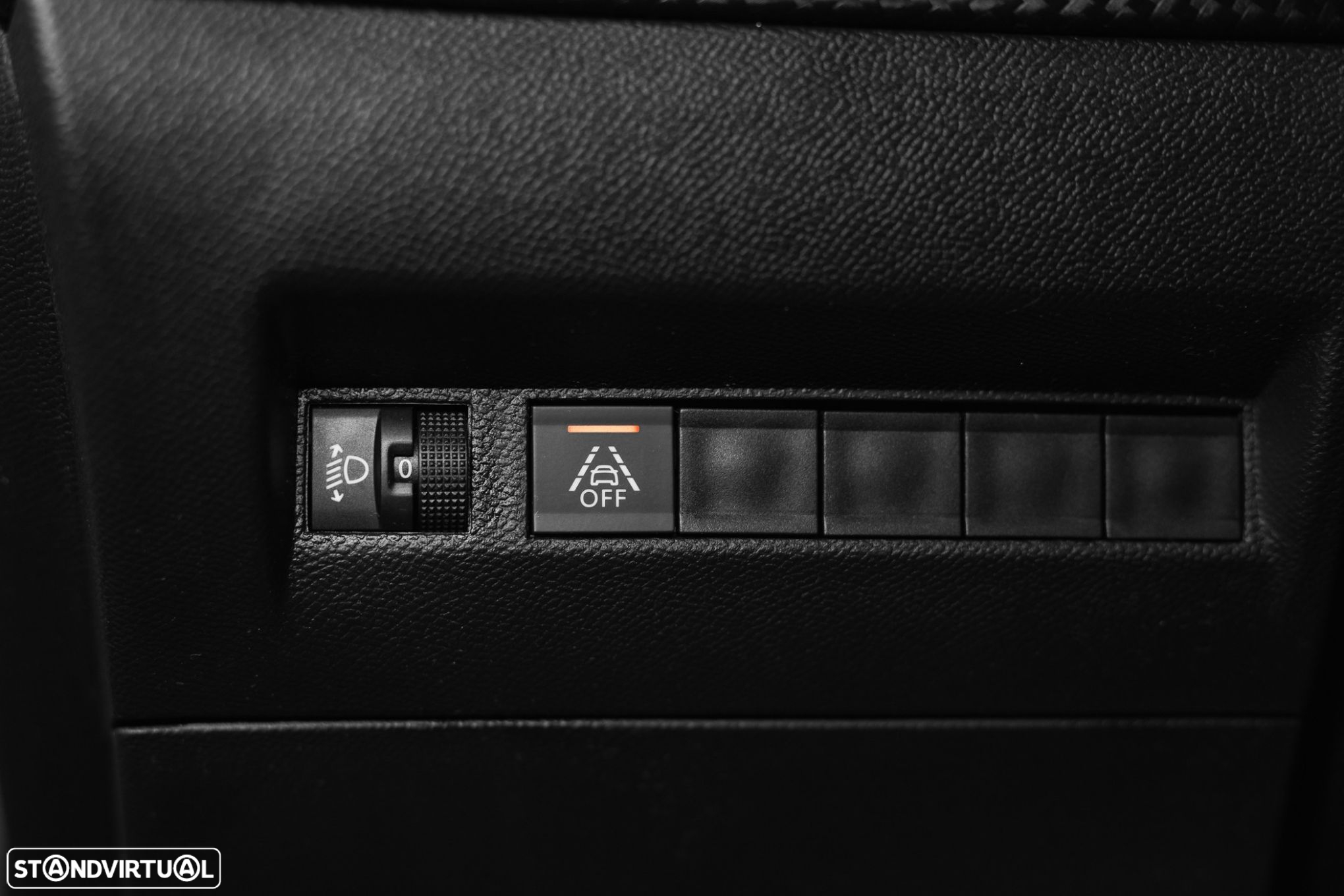 Peugeot 2008 1.2 PureTech Allure EAT8 - 22