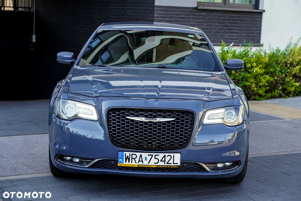 Chrysler 300s - 13