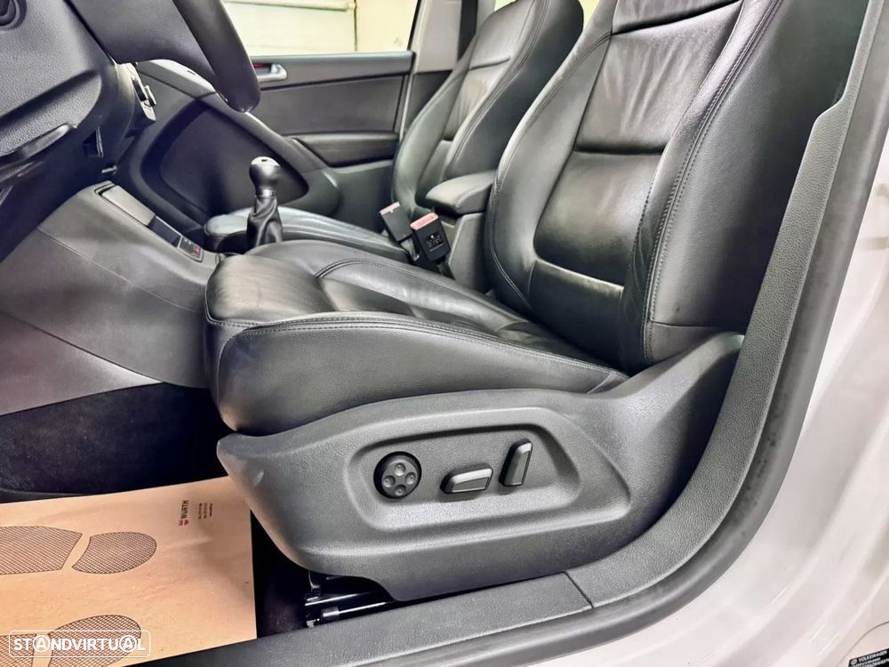 VW Tiguan 2.0 TDi Sport BlueMotion - 24