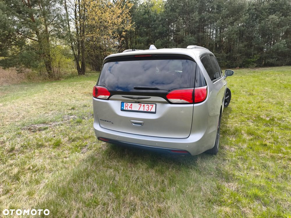 Chrysler Pacifica - 13