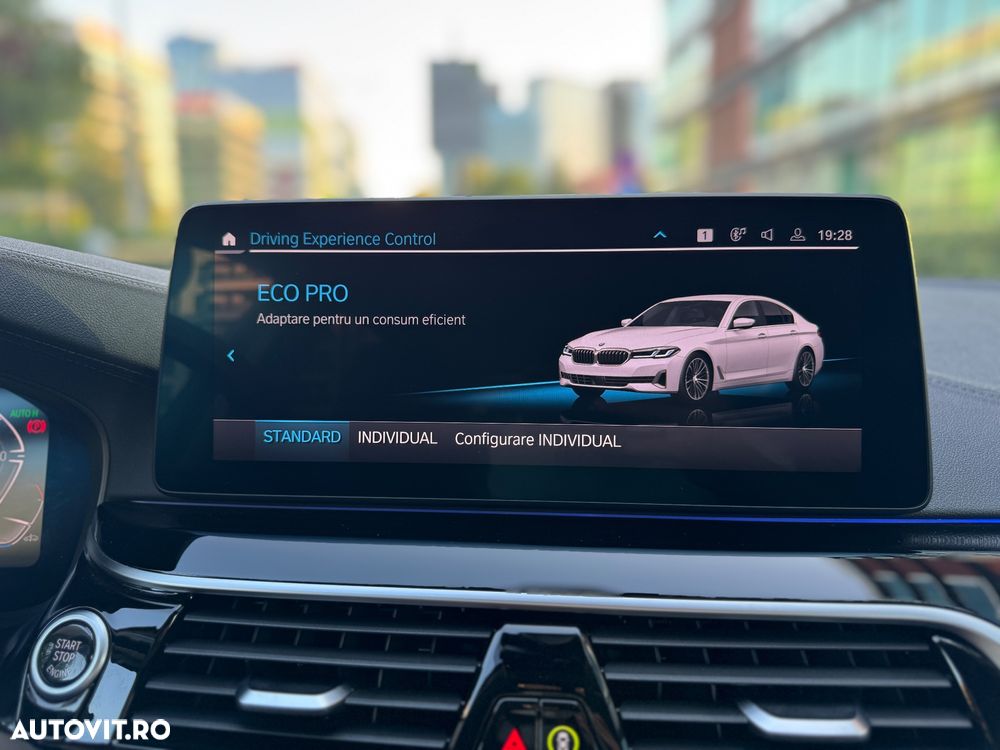 BMW Seria 5 530d xDrive AT MHEV - 33