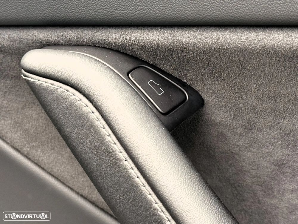 Tesla Model Y Long Range Tração Integral - 21