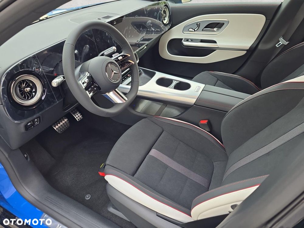 Mercedes-Benz CLA - 12