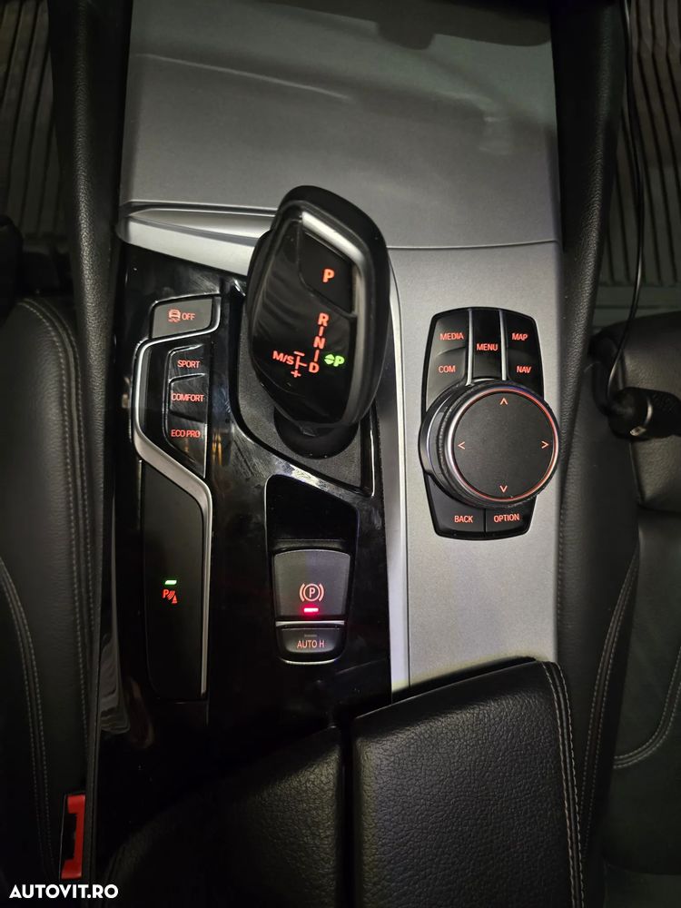 BMW Seria 5 520d xDrive AT - 25