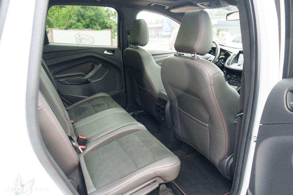 Ford Kuga 1.5 EcoBoost 2x4 ST-Line - 16