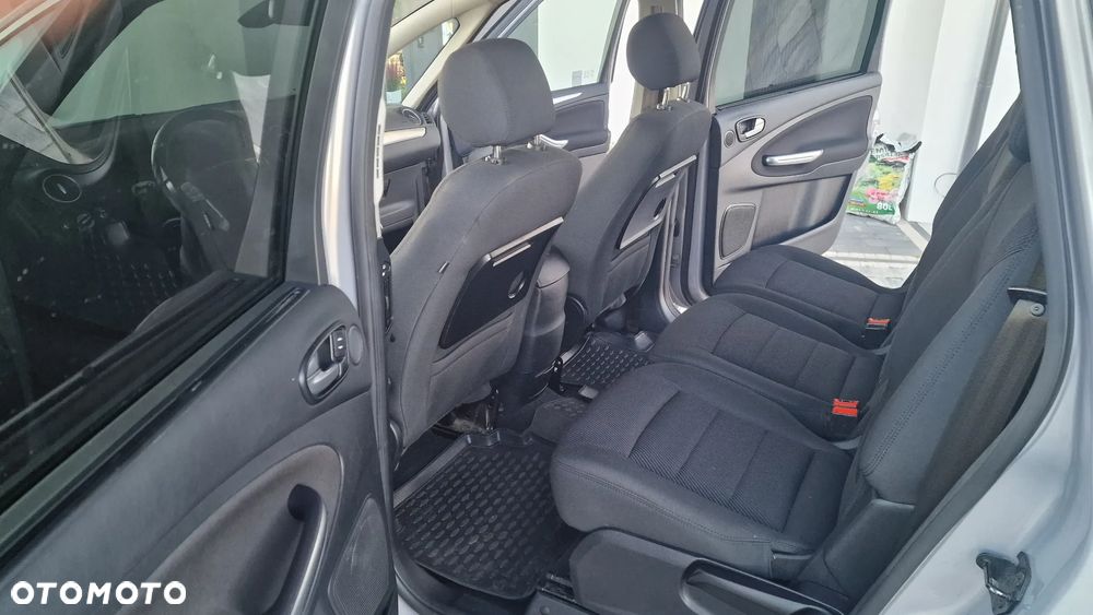 Ford S-Max - 24