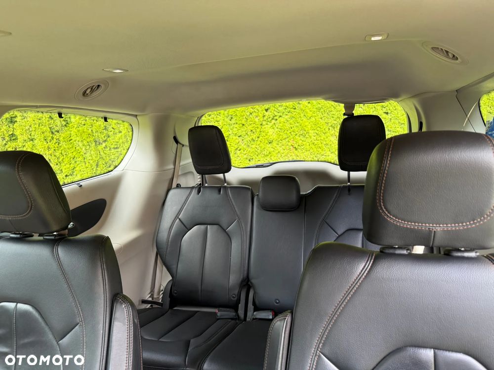 Chrysler Pacifica - 15