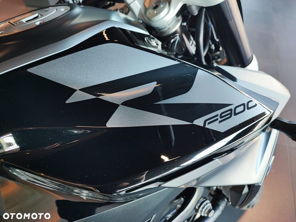 BMW F - 11