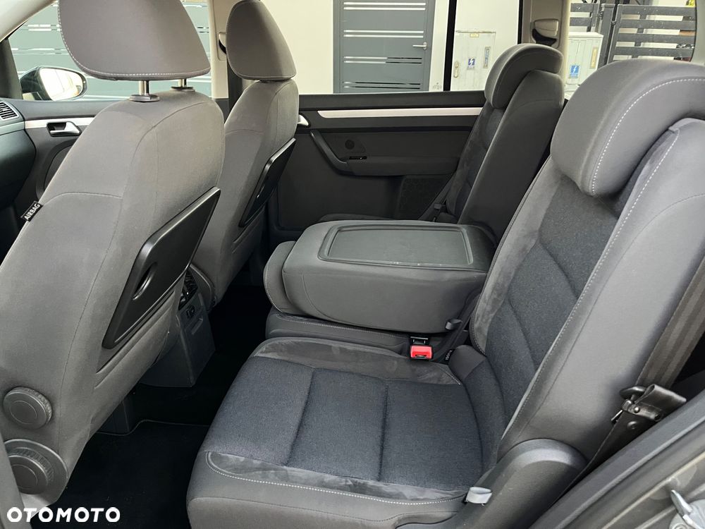 Volkswagen Touran 2.0 TDI DPF BlueMotion Technology DSG STYLE - 33